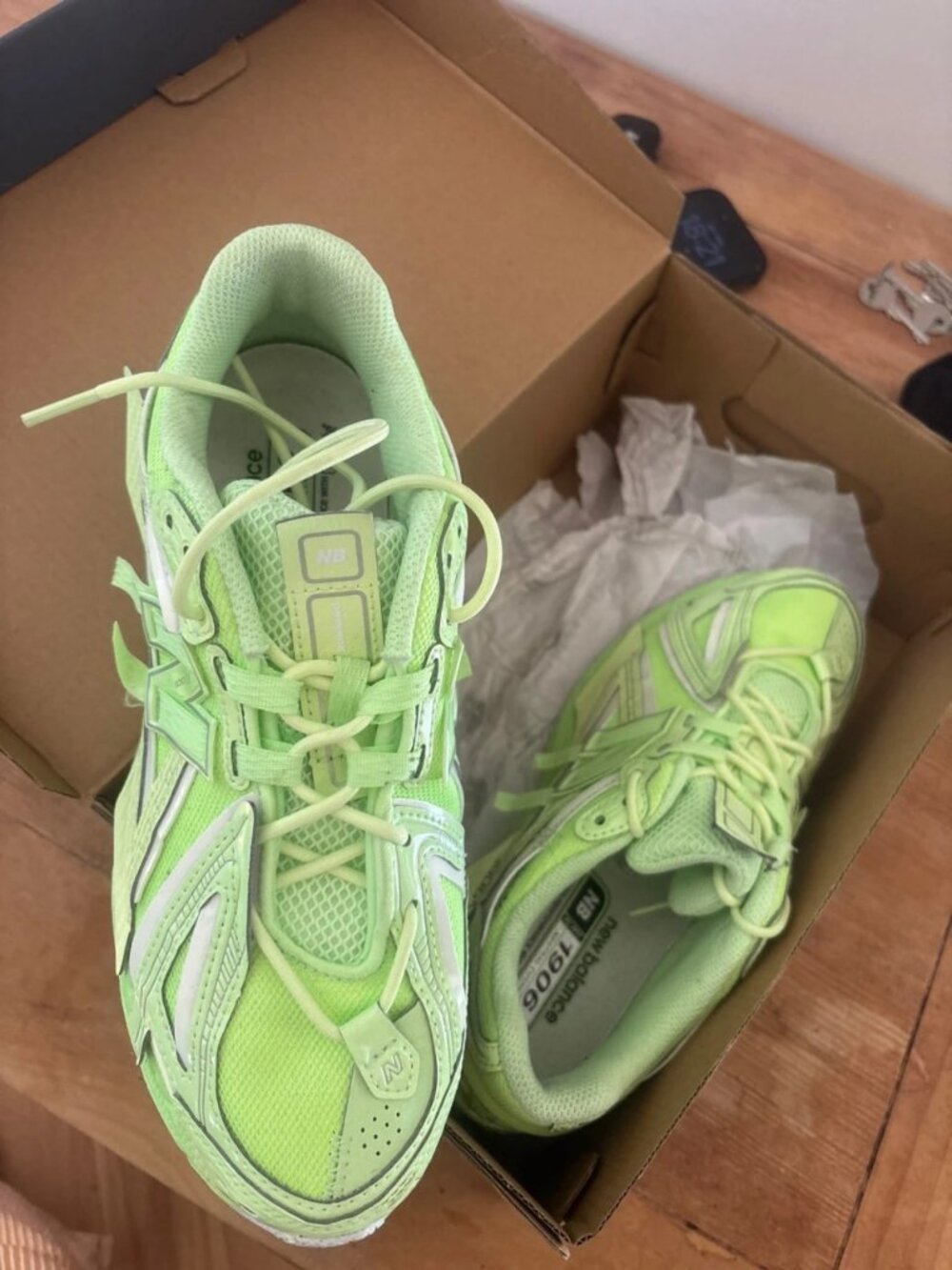 New Balance Lime Green Sneakers Men's US 7.5 / US Women's 9 - Picture 3 of 4